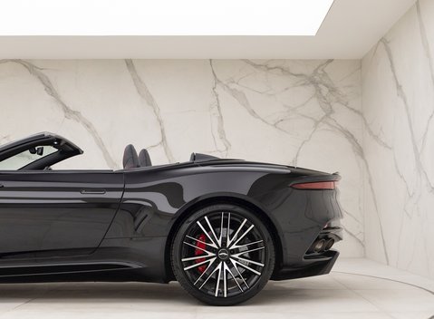Aston Martin DBS Superleggera Volante 30