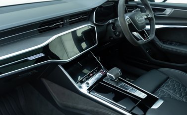 Audi RS6 Avant Carbon Black 16