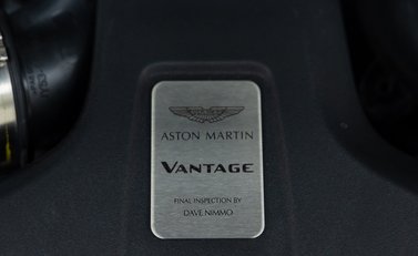Aston Martin V8 Vantage 31