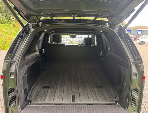 Land Rover Discovery 3.0 Discovery Dynamic HSE D MHEV Automatic 4WD 5dr 41