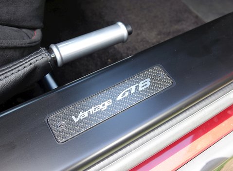 Aston Martin Vantage GT8 12