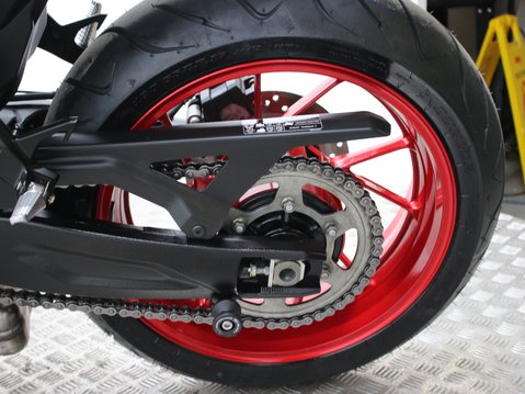 Suzuki GSX-8R GSX 800 FRQM4 GSX-8R 17