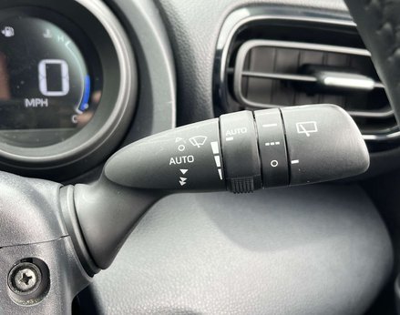 Toyota Yaris 1.5 Yaris Design HEV CVT 5dr 57