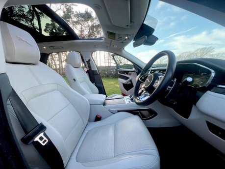 Jaguar F-Pace R-DYNAMIC BLACK 36