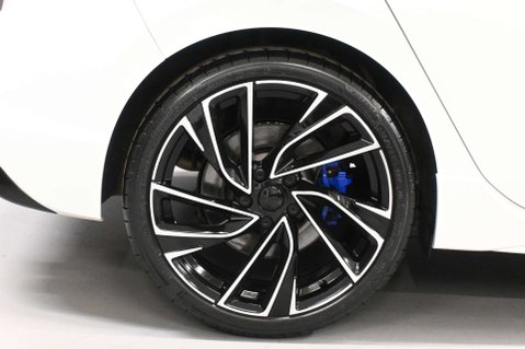 Volkswagen Golf 2.0 Golf R TSi 4Motion Semi-Auto 4WD 5dr 28