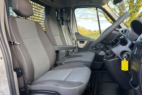 Renault Master LL35 Business 145 ps dCi Dropside Truck - Air Con & Sat Nav 4