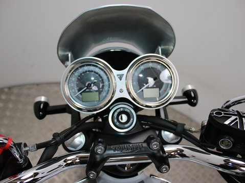 Triumph Bonneville T120 Diamond 14