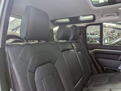 Land Rover Defender 2.0 Defender SE Auto 4WD 5dr 21