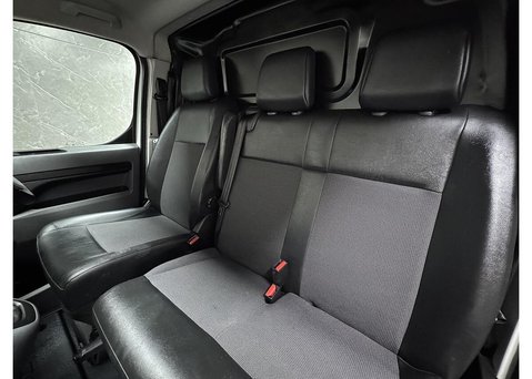 Vauxhall Vivaro 1.5 Turbo D 2700 Dynamic Panel Van 6dr Diesel Manual L1 H1 Euro 6 (s/s) (10 44