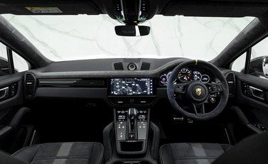 Porsche Cayenne Turbo GT 16