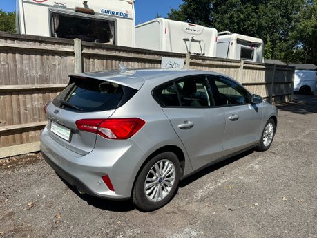 Ford Focus TITANIUM 1.0T EcoBoost 5dr 4