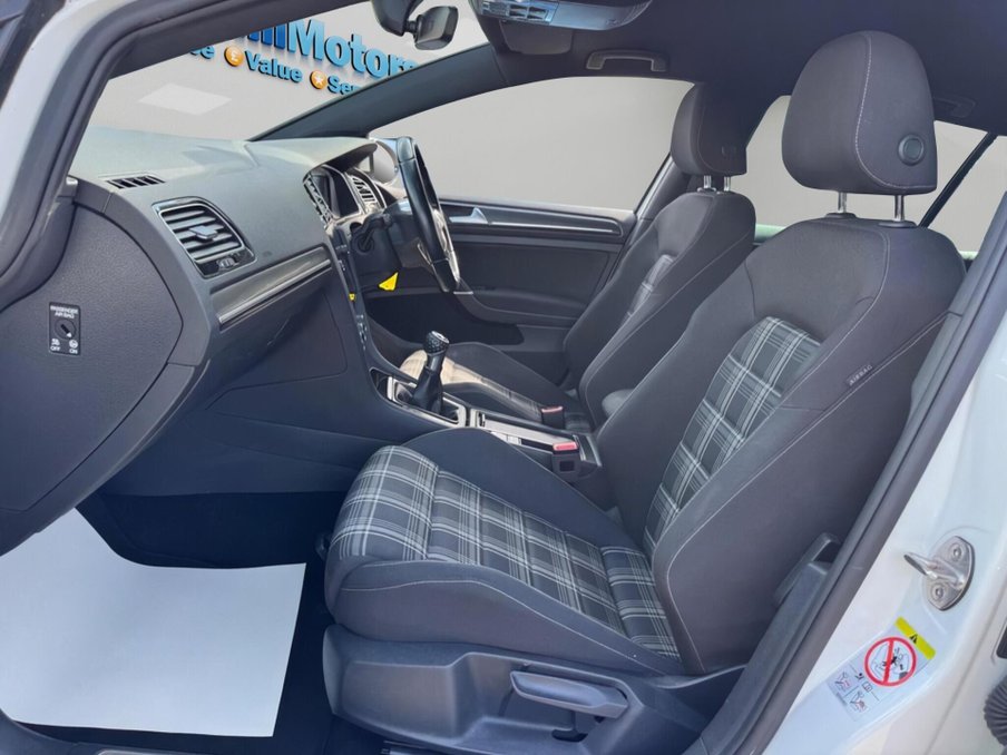 2018 Volkswagen Golf — image 40