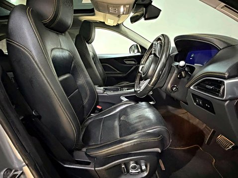 Jaguar F-Pace V6 SPORT AWD 24