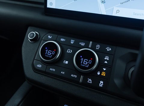 Land Rover Defender 110 V8 P525 25