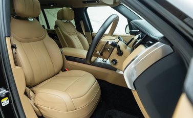 Land Rover Range Rover D350 AUTOBIOGRAPHY LWB 7 Seater 13