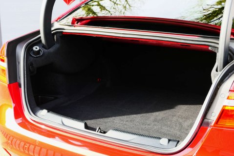 Jaguar XE 2.0 XE R-Sport D Auto 4dr 19