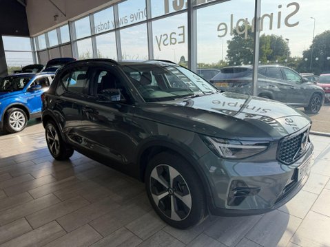 Volvo XC40 2.0 B4 MHEV Plus Dark DCT Auto Euro 6 (s/s) 5dr 2