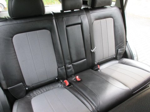 Vauxhall Antara 2.2 CDTi Exclusiv 2WD Euro 5 (s/s) 5dr 27