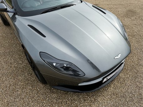Aston Martin DB11 4.0L V8 Coupe 30
