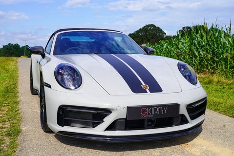 Porsche 911 CARRERA 4 GTS CONVERTIBLE 17