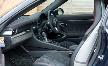 Porsche 911 Targa 4 GTS (991.2) 16