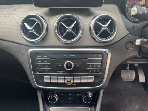 Mercedes-Benz GLA Class GLA 180 URBAN EDITION 19