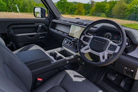 Land Rover Defender D250 X-Dynamic HSE Hard Top Obsidian 10