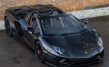 Lamborghini Aventador S LP740-4 Roadster 10