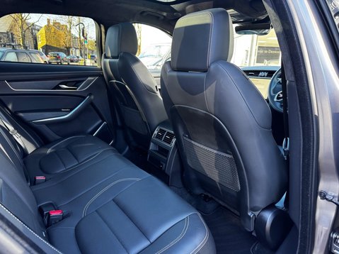 Jaguar F-Pace R-DYNAMIC HSE BLACK 71