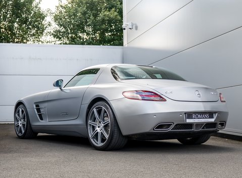 Mercedes-Benz SLS AMG 4