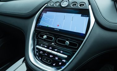 Aston Martin DBX 707 23