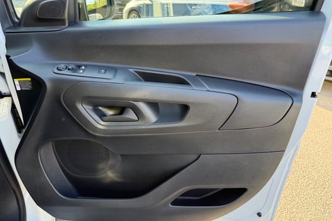 Toyota Proace City L1 DESIGN - NO VAT - AUTO - 1.5 DIESEL - REVERSE CAM - CARPLAY 22