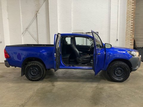 Toyota Hilux ACTIVE 4WD D-4D ECB 9