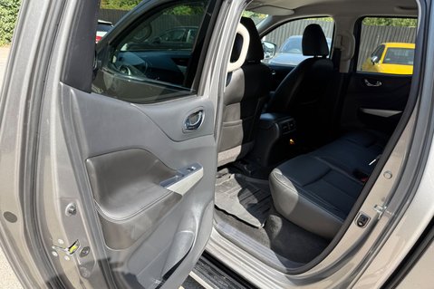 Nissan Navara DCI TEKNA AUTOMATIC - APPLE CAR PLAY - TOWBAR - REAR CANOPY 28