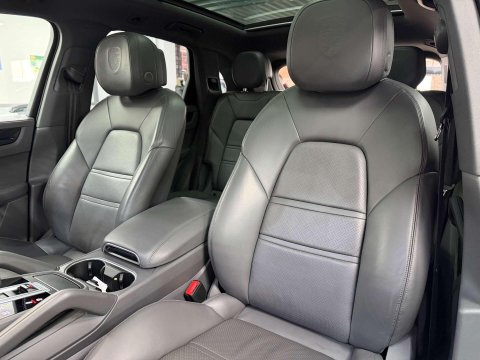 Porsche Cayenne 3.0 V6 E-Hybrid 14kWh SUV 5dr Petrol Plug-in Hybrid TiptronicS 4WD Euro 6 ( 39