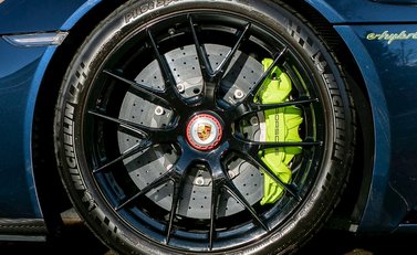 Porsche 918 Spyder Weissach 12