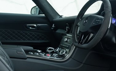 Mercedes-Benz SLS AMG GT FINAL EDITION 15
