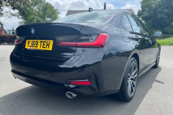 BMW 3 Series 318D SPORT 10