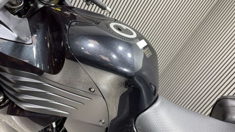 Kawasaki ZZR1400 2010 ONLY 30K STUNNING BIKE PANNIERS LONG MOT WARRANTY 1400CC 29