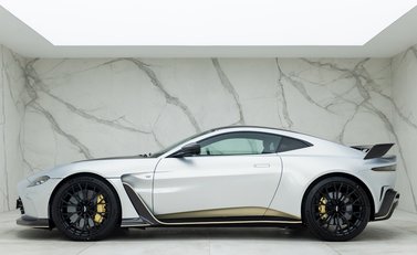 Aston Martin V12 Vantage 2