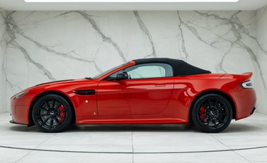Aston Martin V12 Vantage S Roadster 4