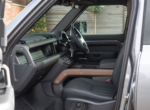 Land Rover Defender 110 X P400 18