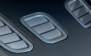 Aston Martin V12 Vantage S Roadster 37