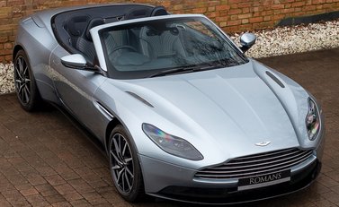 Aston Martin DB11 Volante 8