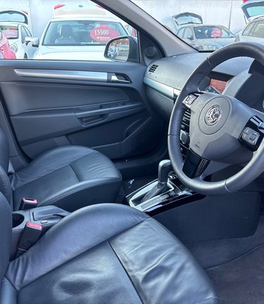Vauxhall Astra ELITE.. AUTOMATIC.. 16 SERVICES.. 13 MAIN DEALER.. LOOK ONLY 30K MILES..  3