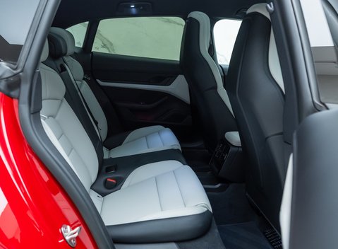 Porsche Taycan 4S SPORT TURISMO 18