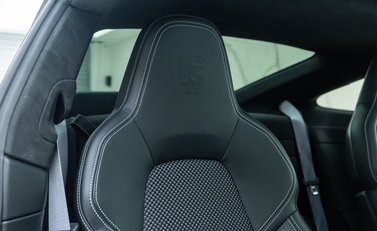 Porsche 911 Carrera 4S (992) 13