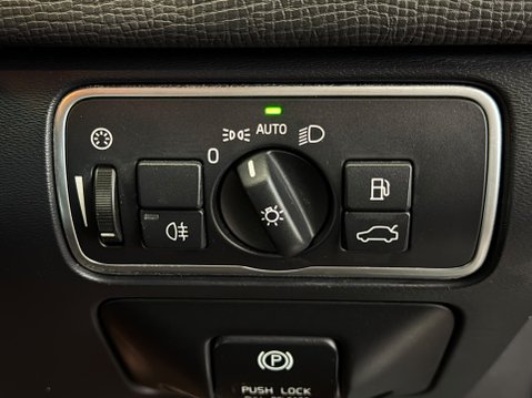 Volvo XC60 D5 R-DESIGN LUX NAV AWD 23