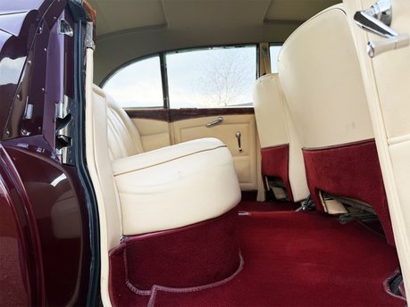 Bentley S1 Continental Mulliner Flying Spur 55