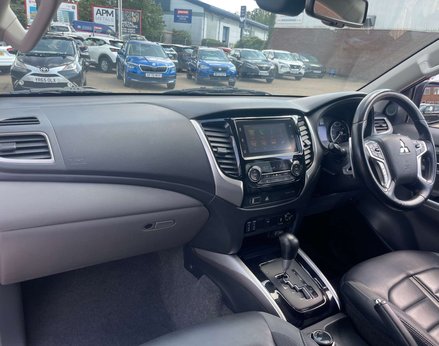 Mitsubishi L200 2.4 L200 Barbarian DI-D Auto 4WD 24